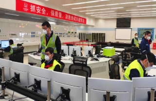 ����ǧ���̣�����һ��ȫ���׶���̬��������������